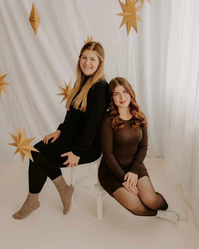 Frohe Weihnachten ihr Lieben 🎄✨

Habt ein wunderschönes Weihnachtsfest mit denen die euch die Liebsten sind und genießt jede Sekunde Auszeit vom stressigen Alltag.

Wir sehen uns im neuen Jahr ✨ und wie das Foto vielleicht bereits erahnen lässt bekomme ich Unterstützung und kehre nicht alleine aus meiner Babypause, sondern als Team zurück 😍 

Mehr Infos dazu gibt es dann 2025 ✨