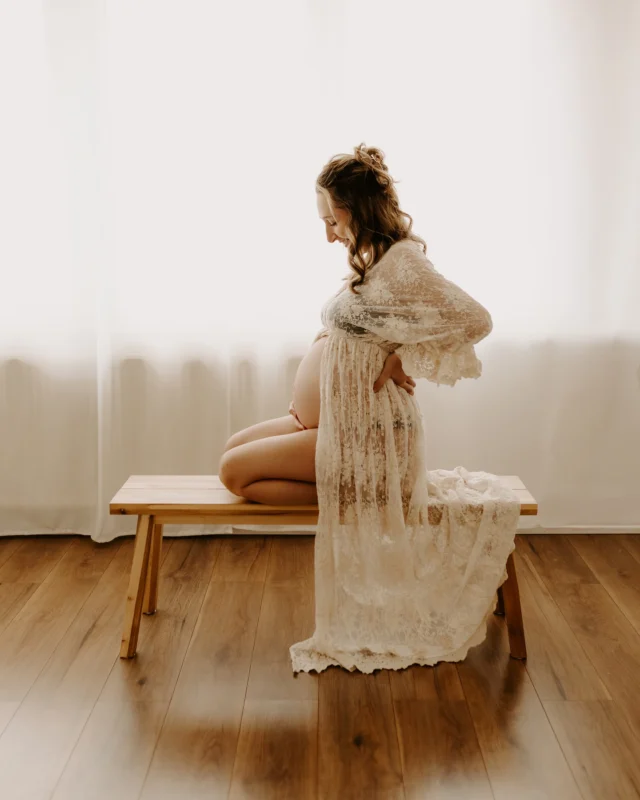 Ein Babybauch-Shooting voller Liebe, Vorfreude und Geborgenheit! ✨ Wie schön und besonders doch das Warten auf ein kleines Wunder ist. Danke, dass ich diesen besonderen Lebensabschnitt für euch festhalten durfte 🧡

#babybauchfotos #rheinfelden #fotografrheinfelden #lörrach #basel #familienfotos #baldzudritt #dearkathie #dearkathiefotografie #familienfotografie #schwangerschaft #babybauchshooting #familienfotografinrheinfelden #availablelight #studiosession #cosystudioportraits #momtobe #liebeimbauch #mamaglück #babyglück #pregnancyshoot